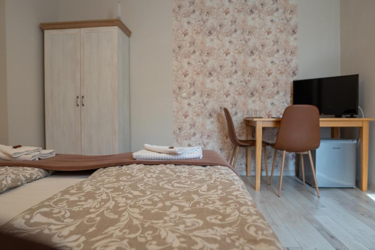 Bed and Breakfast F57 - Franko Csaladi Panzio Balatonlelle Zewnętrze zdjęcie