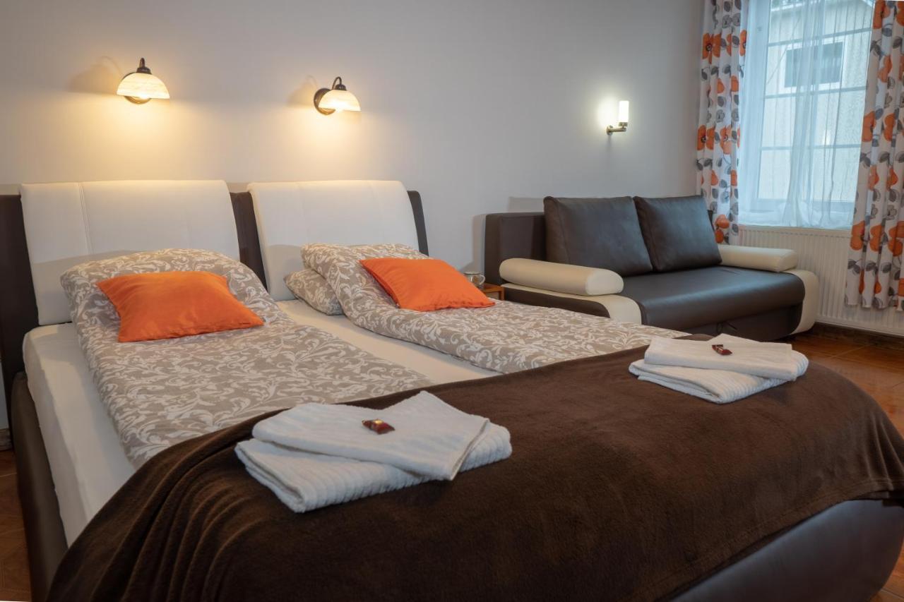 Bed and Breakfast F57 - Franko Csaladi Panzio Balatonlelle Zewnętrze zdjęcie