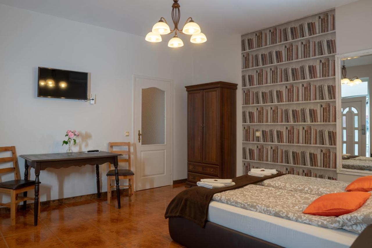 Bed and Breakfast F57 - Franko Csaladi Panzio Balatonlelle Zewnętrze zdjęcie