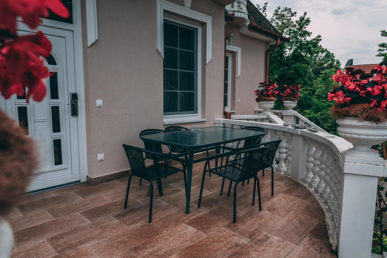 Bed and Breakfast F57 - Franko Csaladi Panzio Balatonlelle Zewnętrze zdjęcie