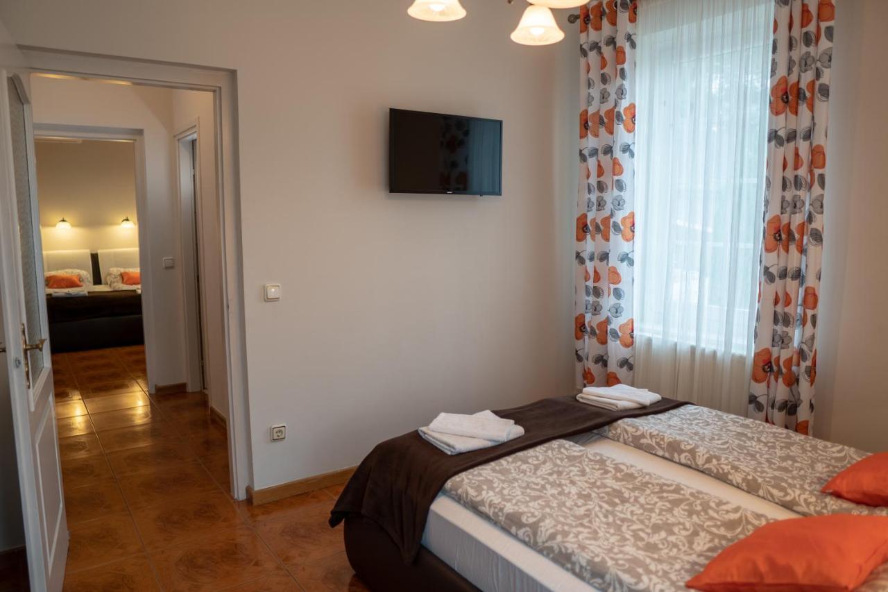 Bed and Breakfast F57 - Franko Csaladi Panzio Balatonlelle Zewnętrze zdjęcie