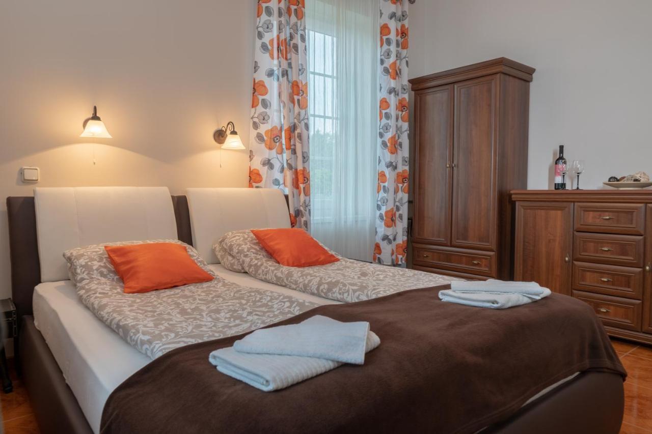 Bed and Breakfast F57 - Franko Csaladi Panzio Balatonlelle Zewnętrze zdjęcie