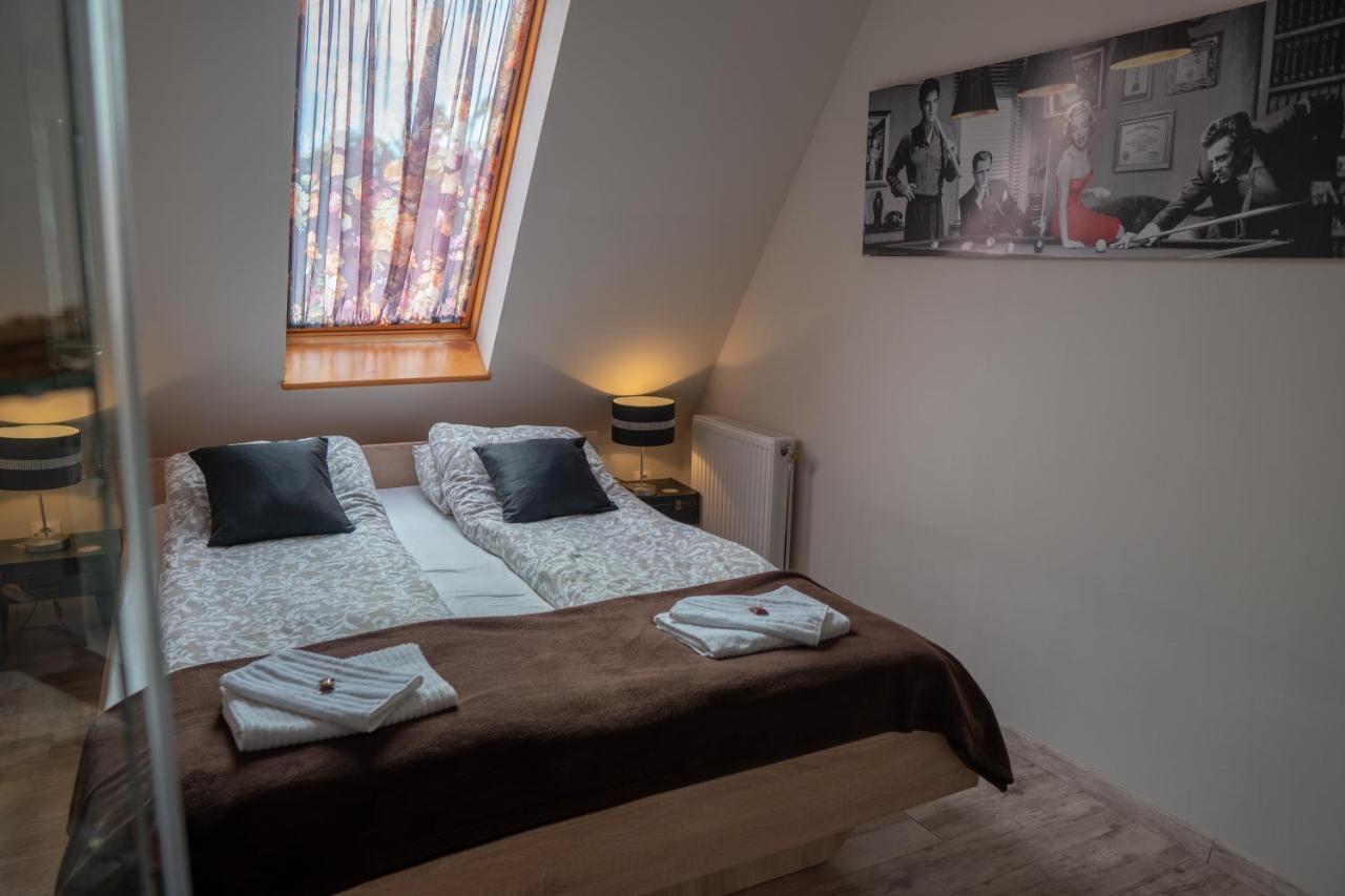Bed and Breakfast F57 - Franko Csaladi Panzio Balatonlelle Zewnętrze zdjęcie