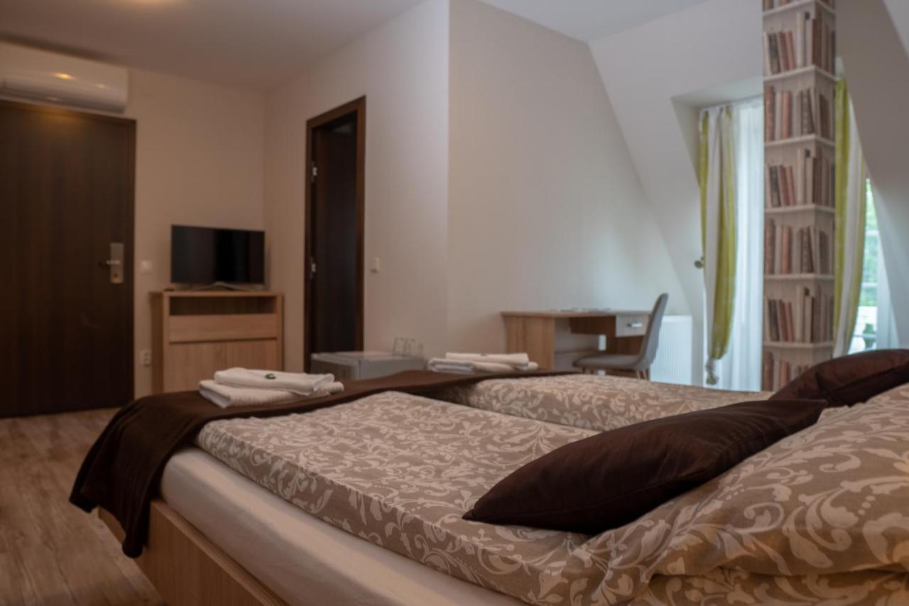 Bed and Breakfast F57 - Franko Csaladi Panzio Balatonlelle Zewnętrze zdjęcie