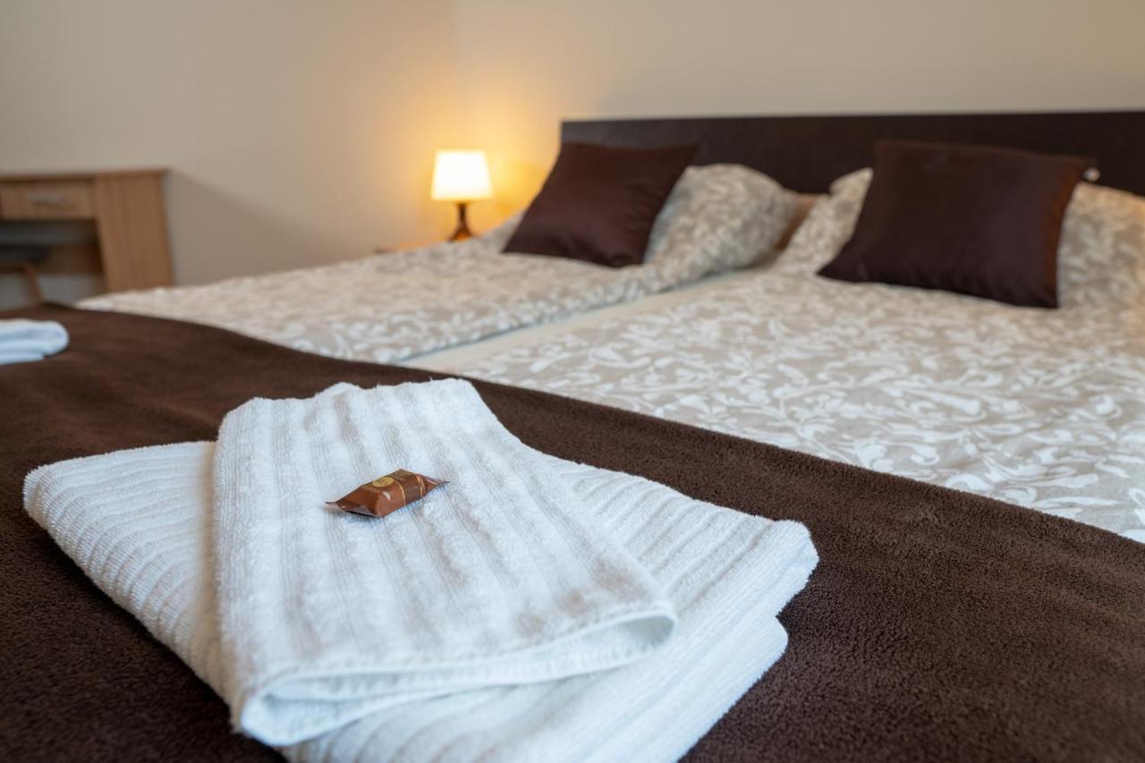 Bed and Breakfast F57 - Franko Csaladi Panzio Balatonlelle Zewnętrze zdjęcie