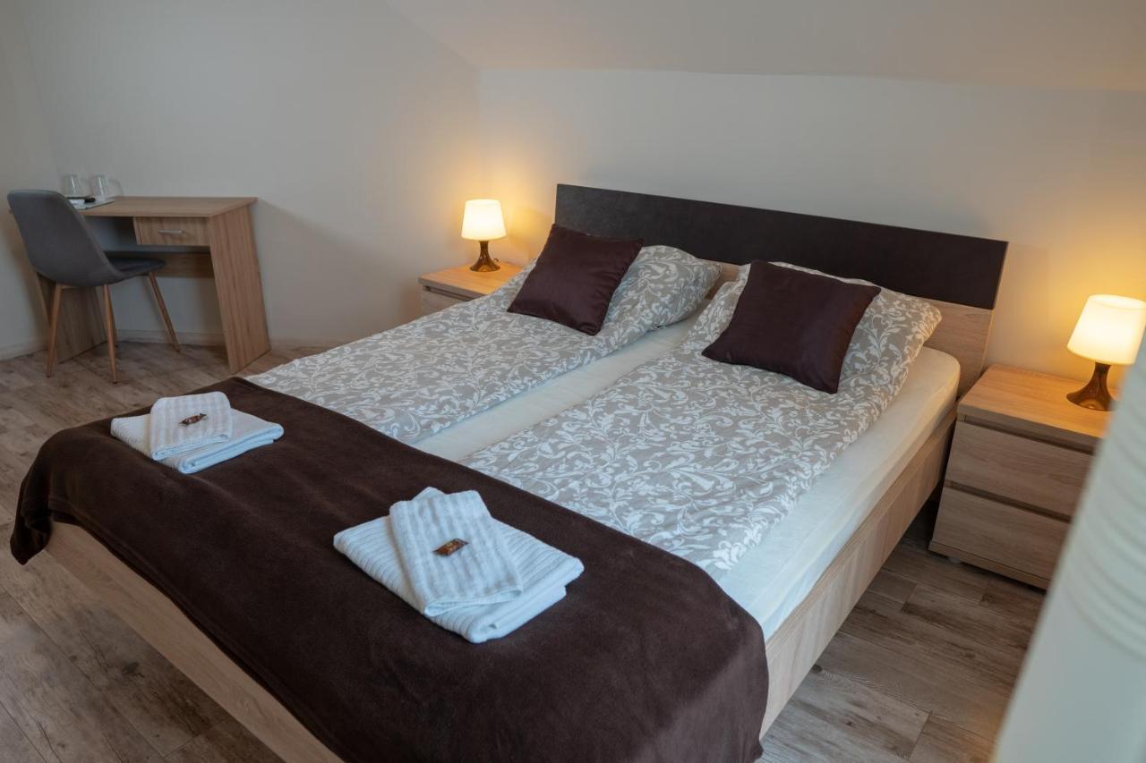Bed and Breakfast F57 - Franko Csaladi Panzio Balatonlelle Zewnętrze zdjęcie