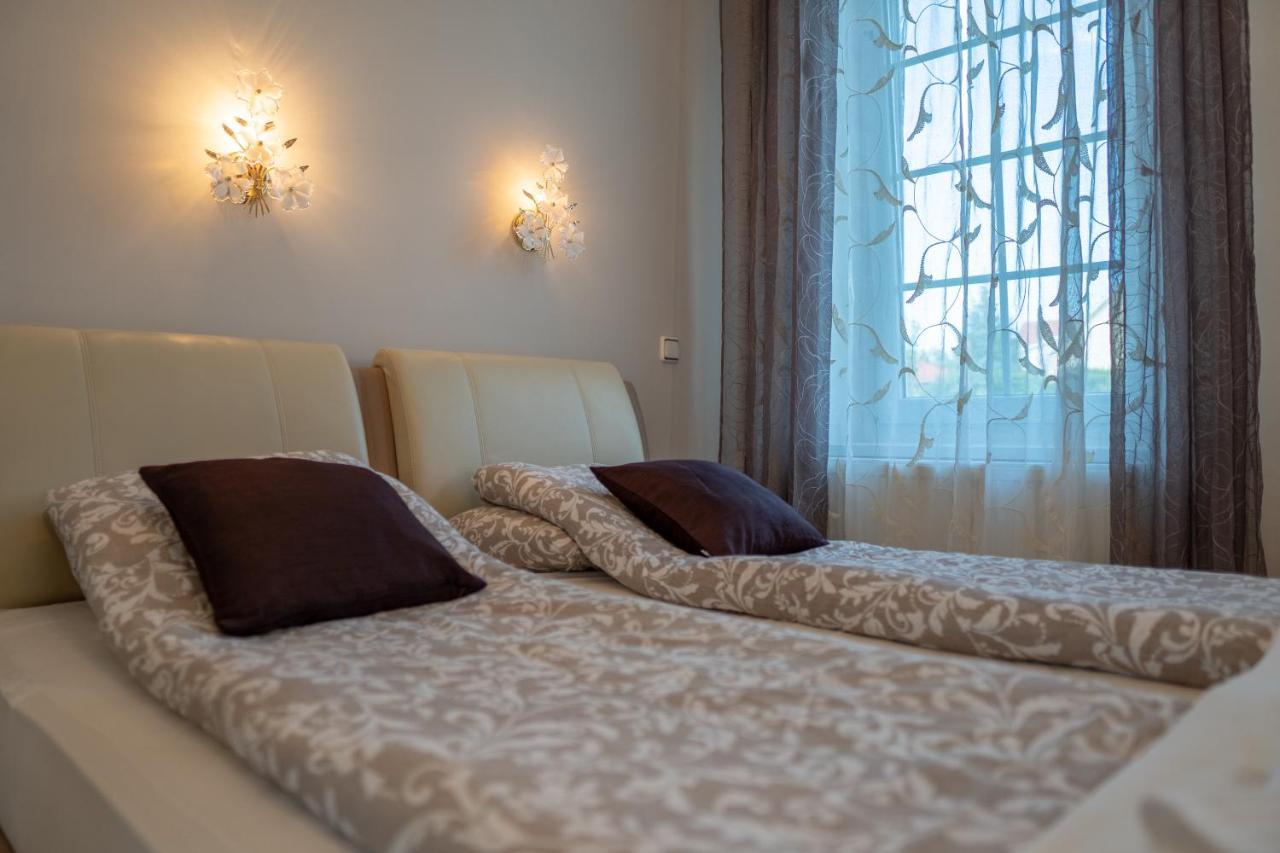 Bed and Breakfast F57 - Franko Csaladi Panzio Balatonlelle Zewnętrze zdjęcie