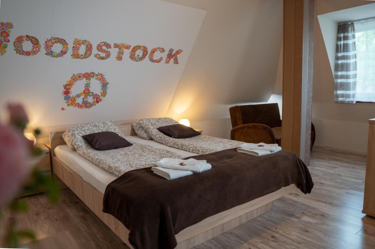 Bed and Breakfast F57 - Franko Csaladi Panzio Balatonlelle Zewnętrze zdjęcie