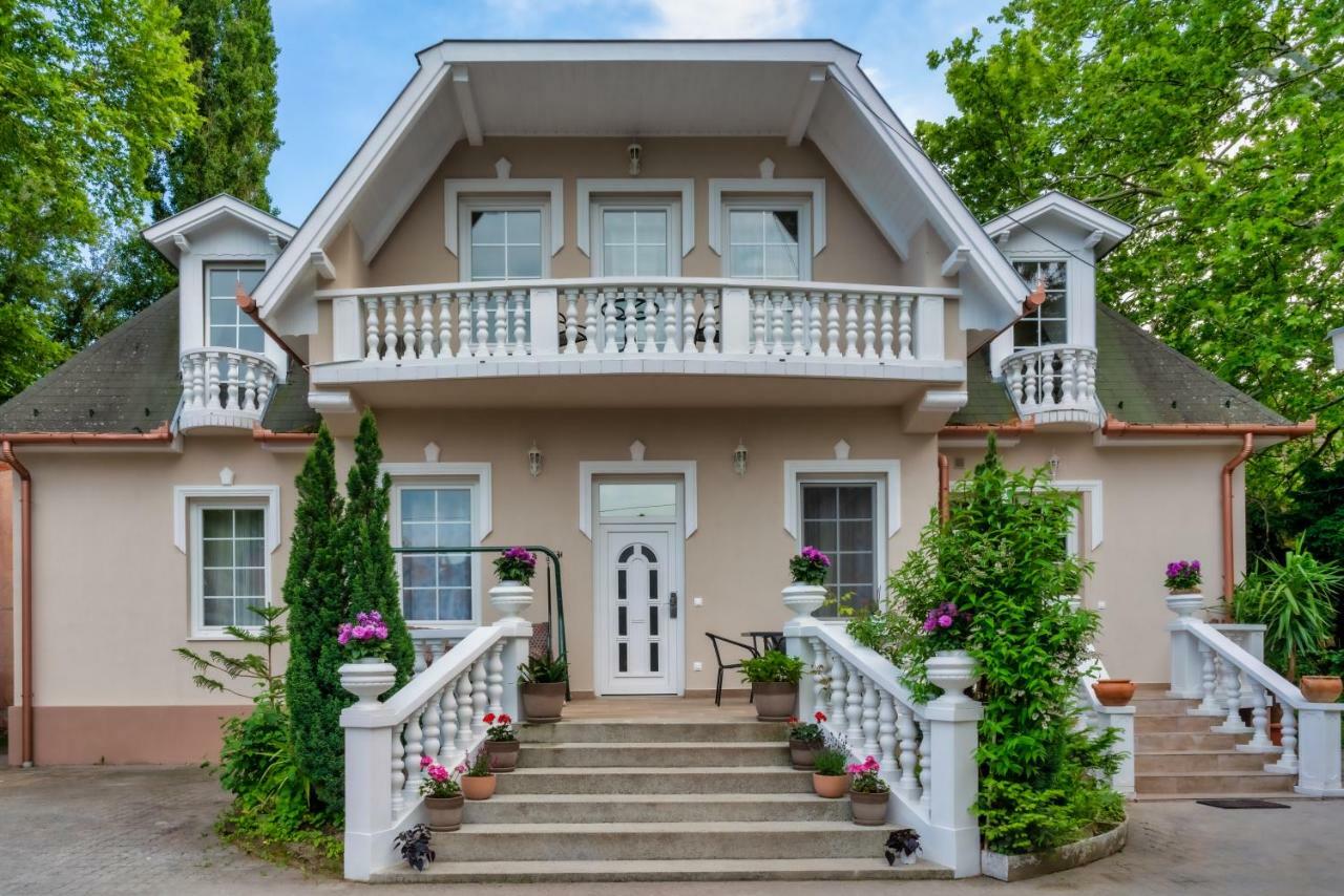 Bed and Breakfast F57 - Franko Csaladi Panzio Balatonlelle Zewnętrze zdjęcie